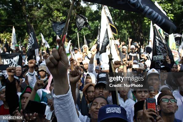 Tauheed Flag Indonesian Muslims carrying Tawheed flags and other attributes staged ...