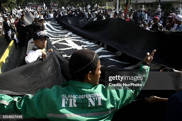 Tauheed Flag Indonesian Muslims carrying Tawheed flags and other attributes staged ...