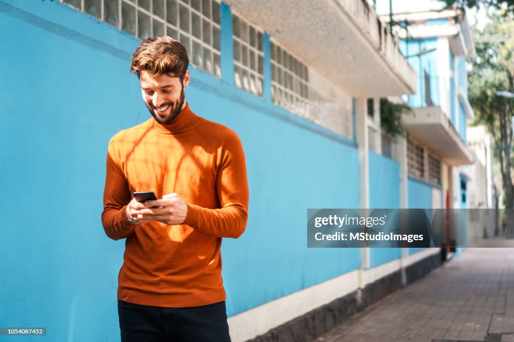 Mobiltelefon zu benutzen.