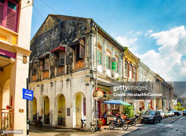 penang love lane street scene in george town's historic district - georgetown imagens e fotografias de stock