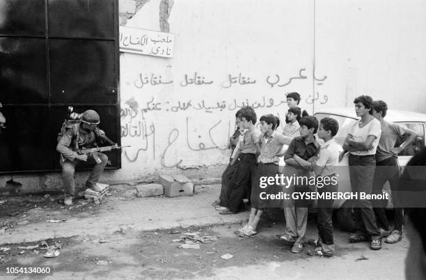 Après l'assassinat de Béchir Gemayel, le 14 septembre 1982, Menahem Begin et Ariel Sharon ont lancé leurs troupes sur Beyrouth-Ouest et ses camps...