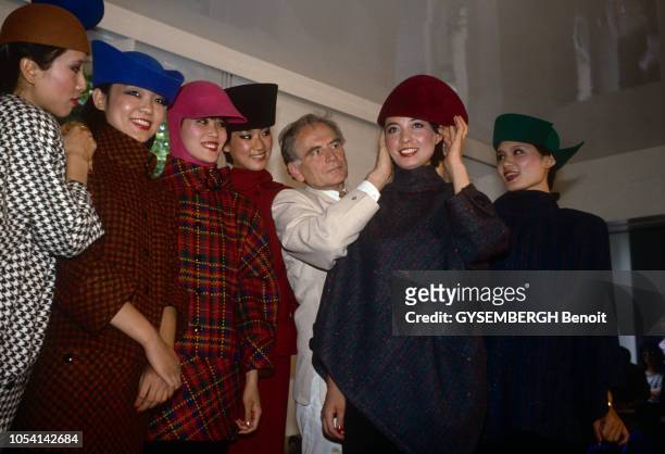 Paris, France, 22 juillet 1985 --- Pierre CARDIN a fait venir huit mannequins chinois pour présenter sa collection automne hiver 1985 chez Maxim's....