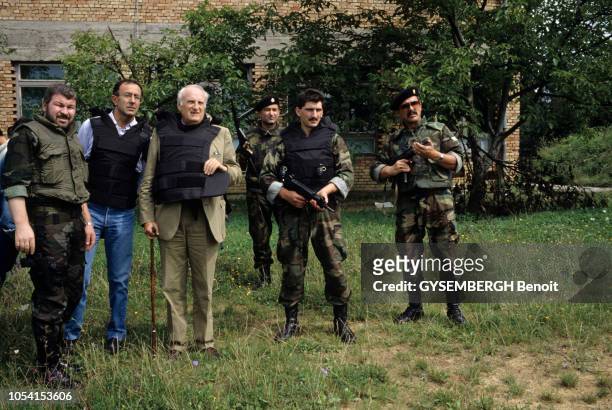 Yougoslavie - Août 1991 - Jean-François DENIAU, vice-président de la commission des Affaires étrangères de l'Assemblée nationale lors d'une mission...