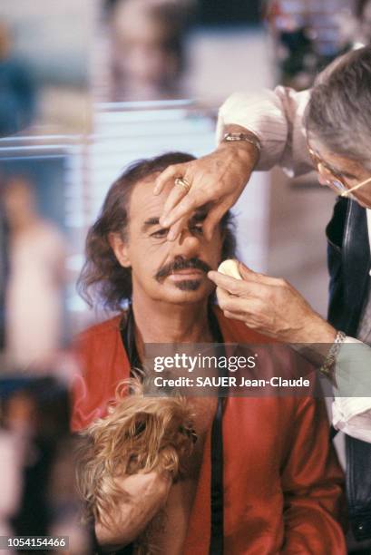 Décembre 1990 --- La dernière représentation de la pièce "Cyrano de Bergerac" mise en scène par Robert HOSSEIN, avec Jean-Paul BELMONDO, au théatre...