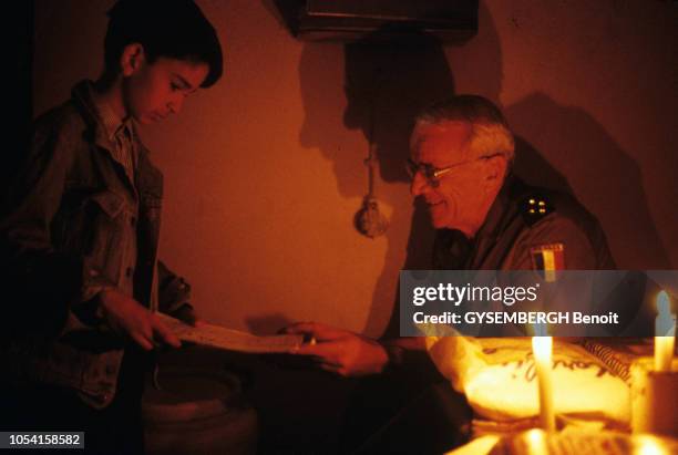 Visite du général Philippe MORILLON, chef de la Forpronu, avec son état-major à Sarajevo et Srebrenica en Bosnie-Herzégovine en avril 1993. Ici,...