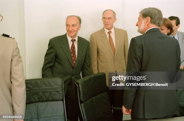 Jeudi 3 août 1995, le ministre des Affaires étrangères Hervé DE CHARETTE en déplacement en Bosnie et Croatie dans l'ex YOUGOSLAVIE à la veille de...