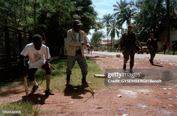 Centrafrique, 26 mai 1996 --- Mutinerie d'une partie de l'armée centrafricaine à Bangui. Après huit jours d'insurrection, le président Patassé a...