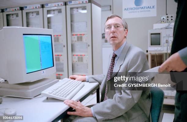 Visite des locaux de Arianespace situés aux Mureaux, à quelques jours du lancement de la fusée européenne ARIANE V le jeudi 30 octobre 1997 de la...