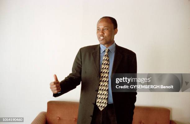 Addis-Abeba, Ethiopie, 3 février 2003 --- Rendez-vous avec le chef de clan somalien Hussein AIDID, ex-marine dans l'armée américaine posant dans sa...