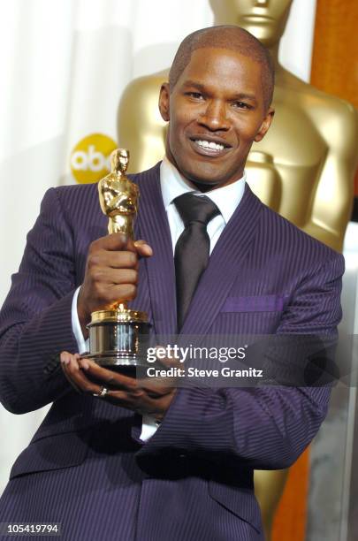 Jamie Foxx, winner Best Actor in a Leading Role for "Ray"