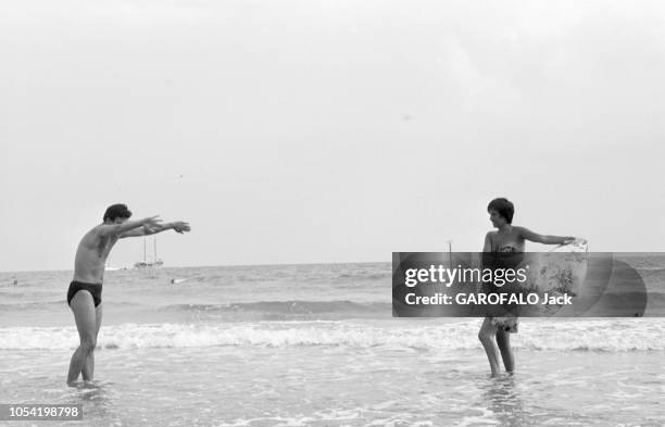 La 18ème Mostra de VENISE s'est déroulée du 25 août au 8 septembre 1957. 30 août 1957, Festival du cinéma de Venise 1957 . Sur la plage du Lido, la...