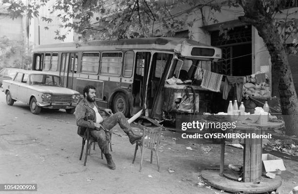 Beyrouth, Liban, octobre 1978 --- Affrontements entre l'armée syrienne et les milices chrétiennes dans le Liban divisé par la guerre civile. Ici, un...