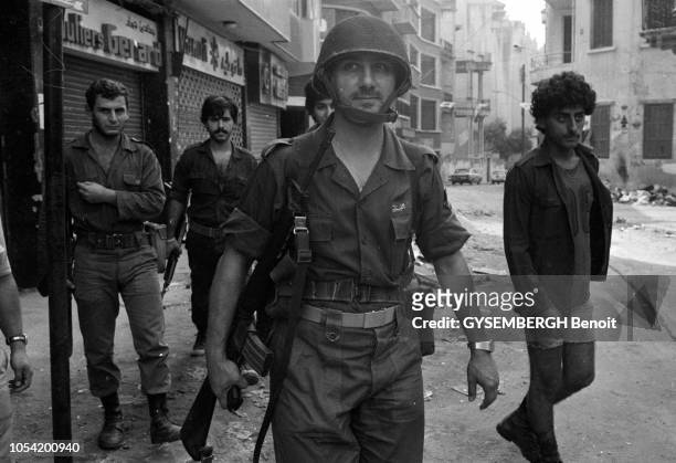 Beyrouth, Liban, octobre 1978 --- Affrontements entre l'armée syrienne et les milices chrétiennes dans le Liban divisé par la guerre civile. Ici,...