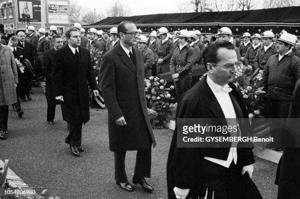 Liévin, Pas-de-Calais, France, 31 décembre 1974 --- Cérémonie officielle des funérailles des 42 mineurs décédés dans la fosse 3, dite Saint-Amé, du...