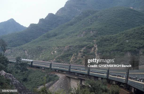 Août -Septembre1984 - "Les derniers trains de rêve" : le "Transsibérien" de Moscou à Pékin : un voyage de 7 865 km, 5 jours et six nuits auquel a...