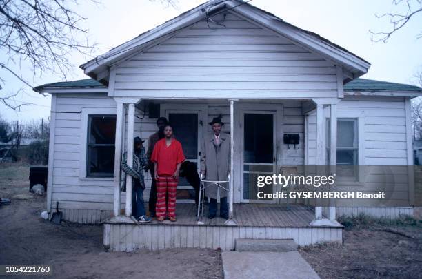 Février 1983, un aperçu du Texas, état du Sud des Etats-Unis : Dallas, Houston, la raffinerie de Galvestone et la milliardaire Caroline HUNT. Ici,...