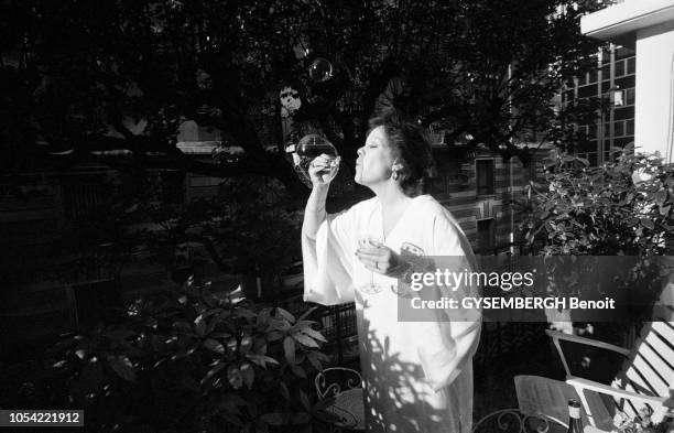 Paris, France, octobre 1979 --- Rendez-vous avec la soprano néo-zélandaise Kiri Te Kanawa, qui chante à l'Opéra de Paris dans "Simon Boccanegra", de...