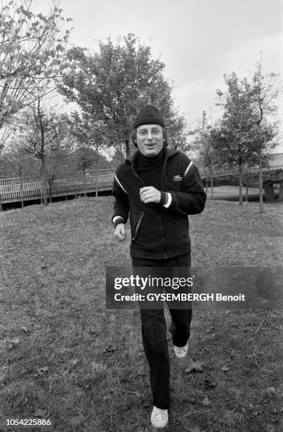 Paris, France, novembre 1978 --- Personnalités françaises pratiquant le jogging. Alex METAYER, humoriste français, faisant de la course à pied en...