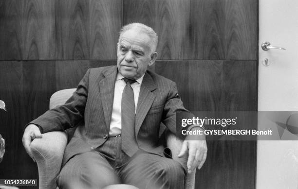 Tel Aviv, Israël, 29 janvier 1991 --- Yitzhak SHAMIR, Premier ministre israélien, est interviewé par Paris Match alors que son pays a subi des...