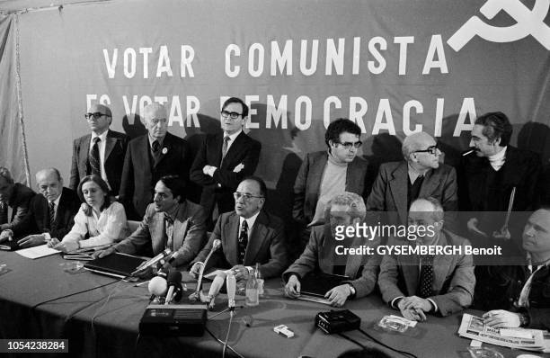 Madrid, Espagne, avril 1977 --- La légalisation du Parti communiste espagnol dans le cadre de la transition démocratique. Conférence de presse des...