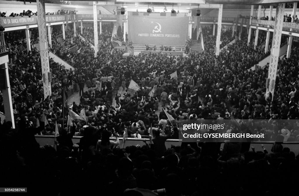 Lisbonne, Portugal, 2 avril 1975 Meeting électoral du Parti... News