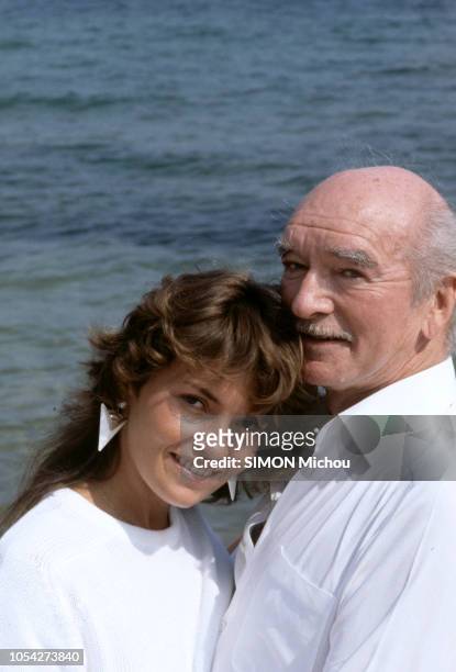 Portrait en plan poitrine d'Eddie BARCLAY et de sa fiancée Cathy ESPOSITO le 17 mai 1984. La jeune femme deviendra la 7éme épouse du producteur le 21...