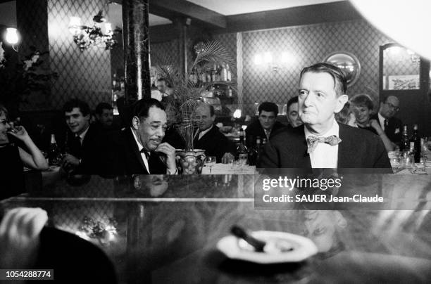 Paris, France, 7 décembre 1960 --- Dîner au restaurant des "Petits Pavés" donné en l'honneur de Duke ELLINGTON, de passage à Paris pour réaliser la...