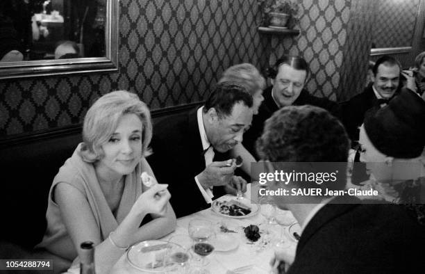 Paris, France, 7 décembre 1960 --- Dîner au restaurant des "Petits Pavés" donné en l'honneur de Duke ELLINGTON, de passage à Paris pour réaliser la...