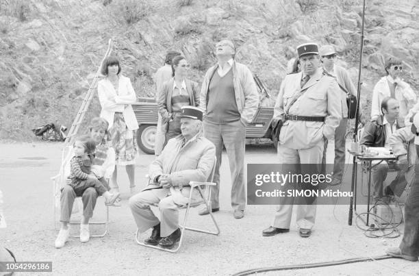 Saint-Tropez, France, mai 1982 --- Louis DE FUNES sur le tournage du film "Le gendarme et les gendarmettes", de Jean Girault. Ici, avec son épouse...