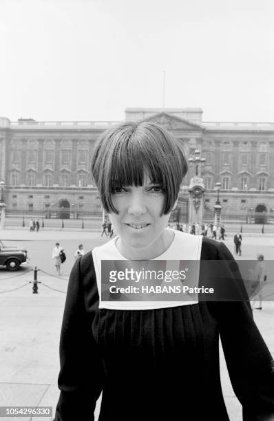 Londres, Royaume-Uni, 16 juin 1966 --- Rendez-vous avec la couturière britannique Mary QUANT, créatrice de la minijupe, qui a été promue Officier de...