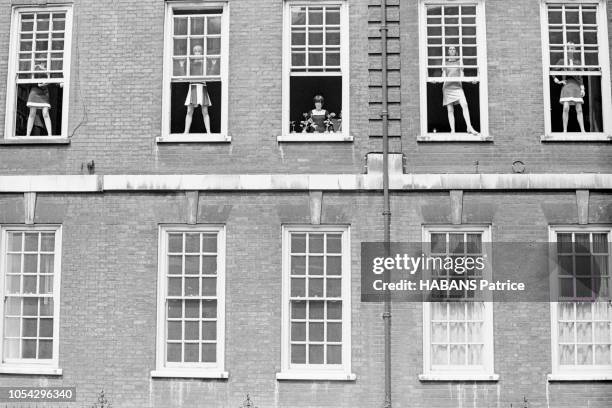 Londres, Royaume-Uni, 16 juin 1966 --- Rendez-vous avec la couturière britannique Mary QUANT, créatrice de la minijupe, qui a été promue Officier de...