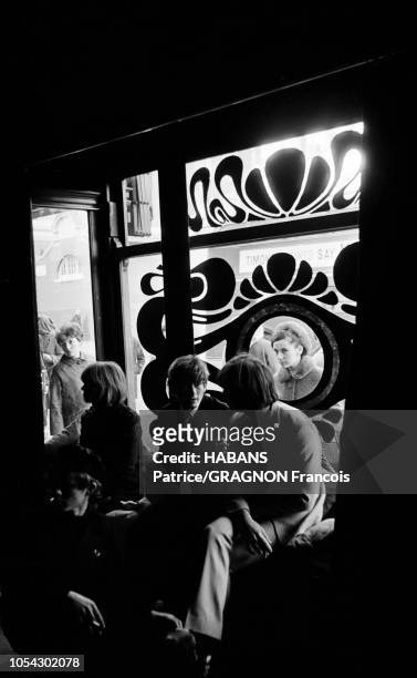 Londres, Royaume Uni, le 21 mars 1966 --- Diverses vues de la boutique "BIBA" créée par la modéliste Barbara Hulanicki et son mari Stephen Fitz-Simon...