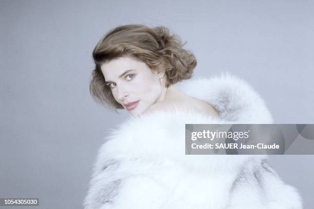 Paris, France - Novembre 1983 - Rendez-vous avec Fanny ARDANT. Deux mois après la naissance de sa fille Joséphine, elle reprend au théâtre Edouard...