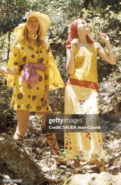 Ile de Rhodes, Juillet 1971 --- La mode estivale photographiée à l'occasion de la première croisière-photo audiovisuelle organisée par la FNAC à bord...