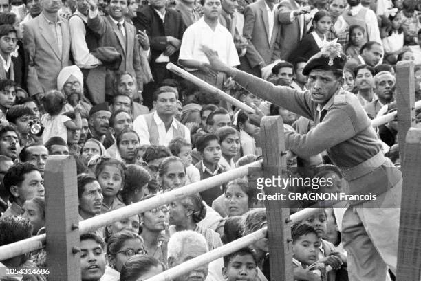 Inde, 1961 --- Tournée de la reine ELIZABETH II d'Angleterre en Inde, pays membre du Commonwealth, entre le 21 janvier et 1er février, le 16 et 26...
