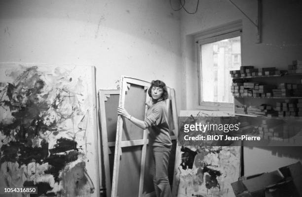 Paris, France, 18 octobre 1962 --- Joan MITCHELL, peintre américaine de l'école de New York faisant partie de la seconde génération de...