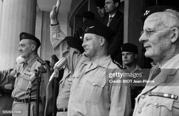 Alger, Algérie, 24 avril 1961 --- Dans la nuit du 21 au 22 avril 1961, plusieurs unités parachutistes ont pris le contrôle de la ville d'Alger et...