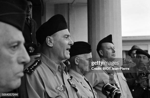 Alger, Algérie, 24 avril 1961 --- Dans la nuit du 21 au 22 avril 1961, plusieurs unités parachutistes ont pris le contrôle de la ville d'Alger et...