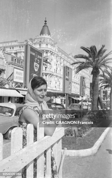 Le 12ème Festival de Cannes se déroule du 30 avril au 15 mai 1959. A Cannes le sourire d'une jeune israélienne de 21 ans, Yaël DAYAN, éclipse celui...