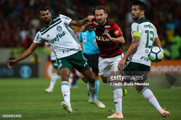 Everton Ribeiro of Flamengo struggles for the ball with Thiago Santos and Luan Garcia of Palmeiras during a match between Flamengo and Palmeiras as...