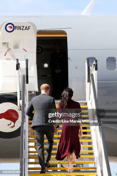 Prince Harry, Duke of Sussex and Meghan, Duchess of Sussex depart Sydney Airport on October 28, 2018 in Sydney, Australia. The Duke and Duchess of...