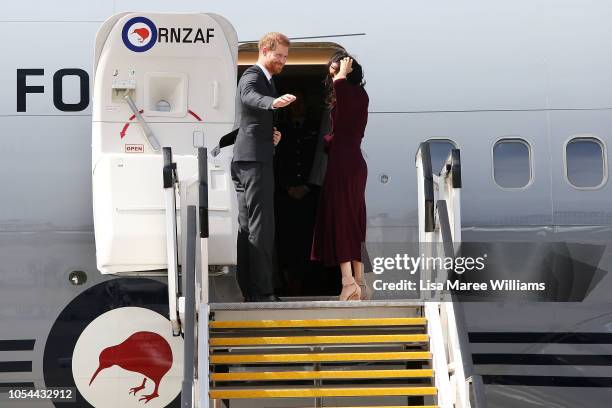 Prince Harry, Duke of Sussex and Meghan, Duchess of Sussex depart Sydney Airport on October 28, 2018 in Sydney, Australia. The Duke and Duchess of...