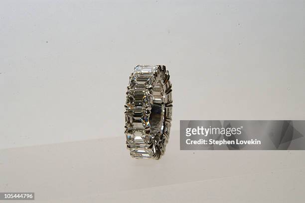 Melania Knauss' wedding band for her marriage to Donald Trump. The ring is white emerald cut diamond in platinum, 13 carats total. ** EXCLUSIVE **