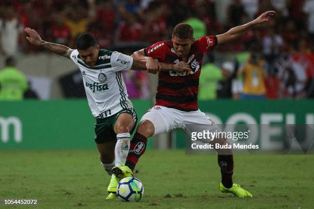 Gustavo Cuellar of Flamengo struggles for the ball with Dudu of Palmeiras during a match between Flamengo and Palmeiras as part of Brasileirao Series...