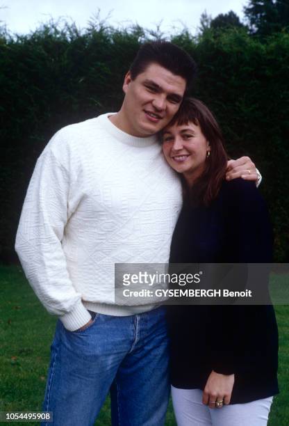 Le judoka David DOUILLET chez lui à Neufchâtel-en-Bray en Seine-Maritime le 11 octobre 1993. Avec sa femme Florence et leurs enfants Jérémie et...