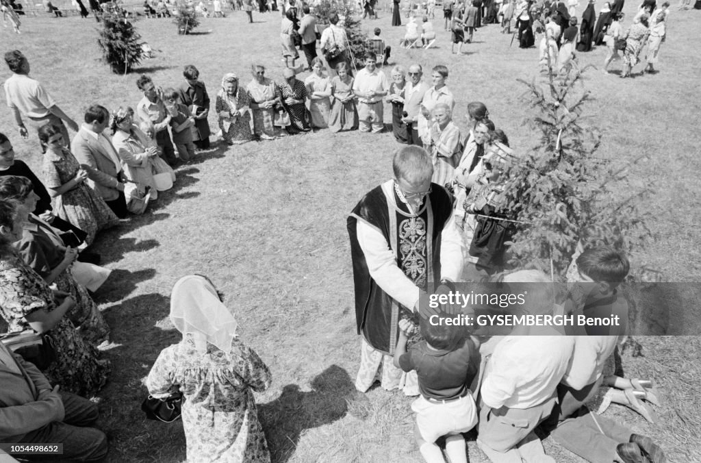 Religion : Les Catholiques Traditionalistes De Mgr Lefebvre A Econe