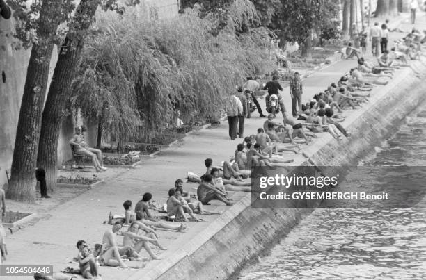 Paris, France, juillet 1979 --- Le "club du soleil" est le nom que les gays ont donné aux quais de la Seine situés face à l'ancienne gare d'Orsay, où...