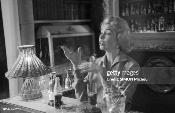 Londres, Royaume-Uni, 29 mars 1957 --- La nouvelle comédie de Henry Denker, "Olive Ogilvie", inspirée de la vie de Marilyn Monroe, est donnée au...