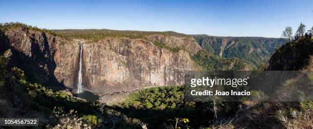 wallaman falls, far north queensland, australia - australia panoramic stock-fotos und bilder