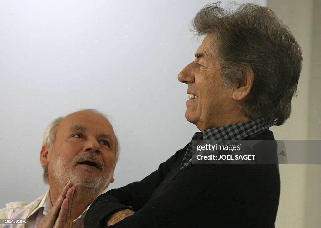 Jerome Bonaldi Attitudes des animateurs Philippe Gildas et Jérôme Bonaldi lors de ...